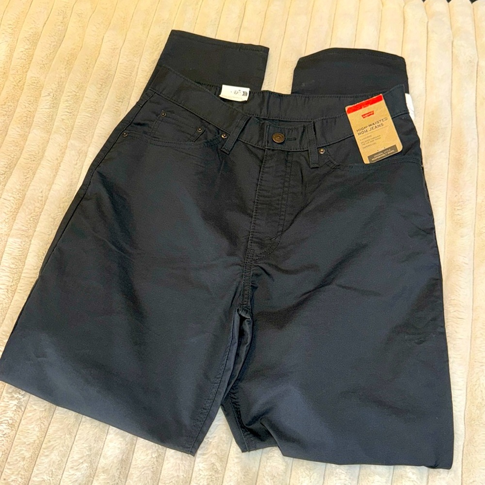 Levi’s high waisted mom jeans size 28x30 black